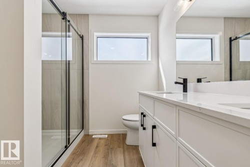 324 30 Street, Edmonton, AB - Indoor Photo Showing Bathroom