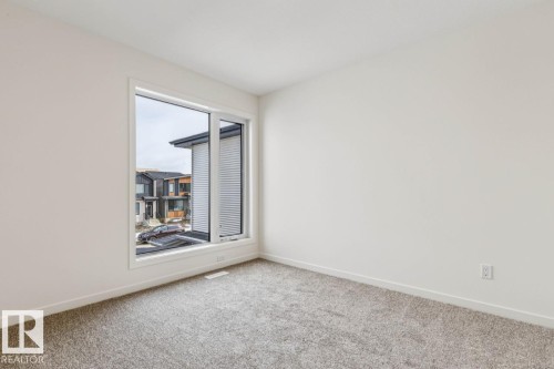 324 30 Street, Edmonton, AB - Indoor Photo Showing Other Room