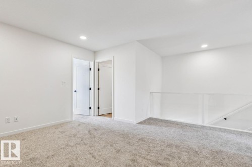 324 30 Street, Edmonton, AB - Indoor Photo Showing Other Room