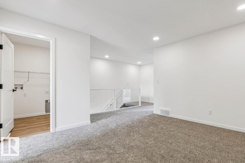 324 30 Street, Edmonton, AB - Indoor Photo Showing Other Room
