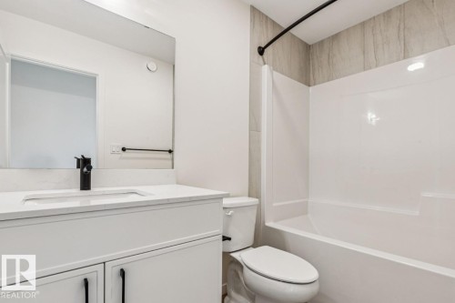324 30 Street, Edmonton, AB - Indoor Photo Showing Bathroom