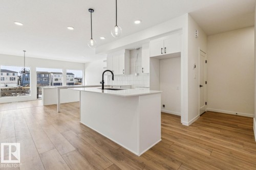 324 30 Street, Edmonton, AB - Indoor Photo Showing Kitchen With Upgraded Kitchen