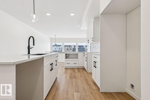 324 30 Street, Edmonton, AB - Indoor