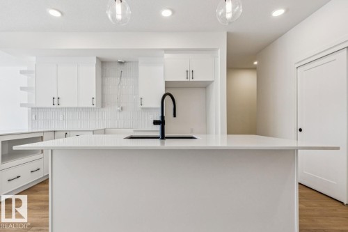 324 30 Street, Edmonton, AB - Indoor Photo Showing Kitchen With Upgraded Kitchen