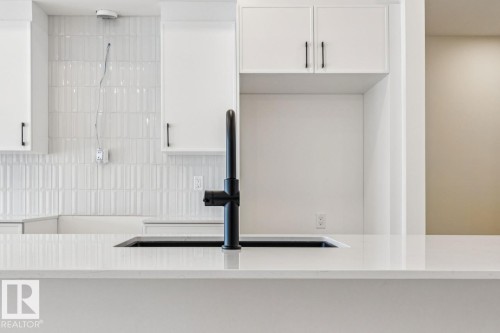 324 30 Street, Edmonton, AB - Indoor