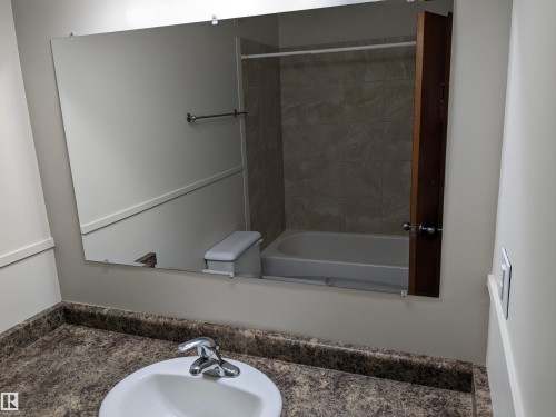 8315 69 Avenue, Edmonton, AB - Indoor Photo Showing Bathroom