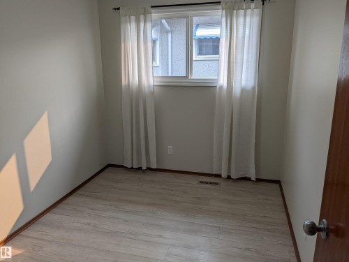 8315 69 Avenue, Edmonton, AB - Indoor Photo Showing Other Room