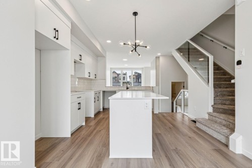 319 30 Street, Edmonton, AB - Indoor Photo Showing Kitchen