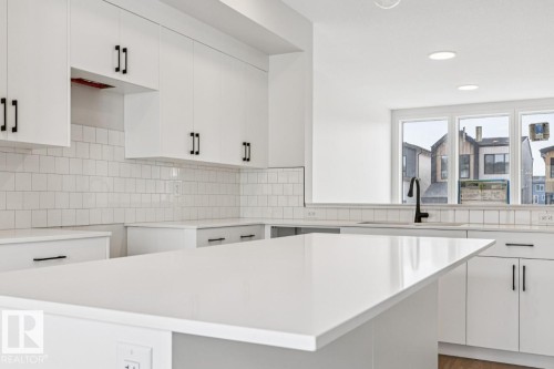 319 30 Street, Edmonton, AB - Indoor Photo Showing Kitchen With Upgraded Kitchen