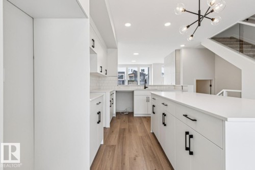 319 30 Street, Edmonton, AB - Indoor Photo Showing Kitchen