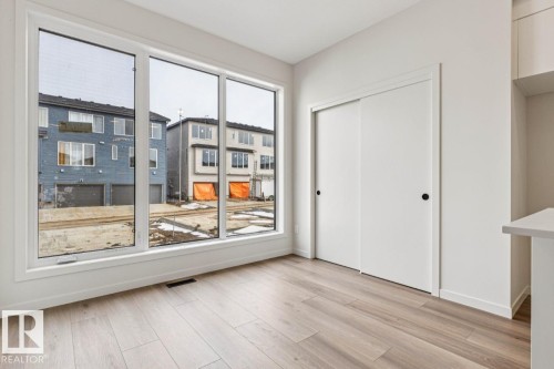 319 30 Street, Edmonton, AB - Indoor Photo Showing Other Room