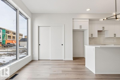 319 30 Street, Edmonton, AB - Indoor Photo Showing Kitchen