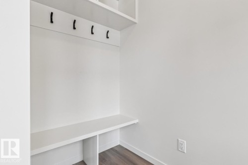 319 30 Street, Edmonton, AB - Indoor