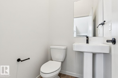 319 30 Street, Edmonton, AB - Indoor Photo Showing Bathroom