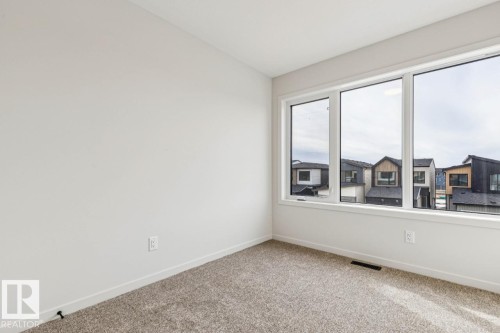 319 30 Street, Edmonton, AB - Indoor Photo Showing Other Room