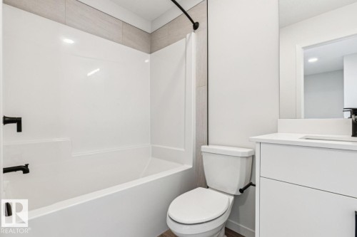 319 30 Street, Edmonton, AB - Indoor Photo Showing Bathroom