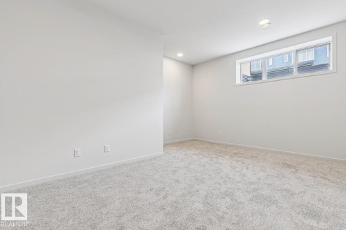 319 30 Street, Edmonton, AB - Indoor Photo Showing Other Room