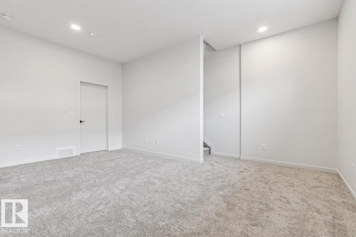 319 30 Street, Edmonton, AB - Indoor Photo Showing Other Room