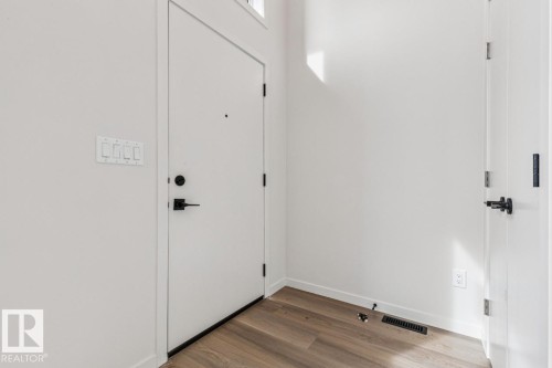 319 30 Street, Edmonton, AB - Indoor Photo Showing Other Room