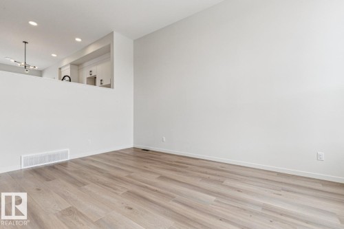 319 30 Street, Edmonton, AB - Indoor Photo Showing Other Room