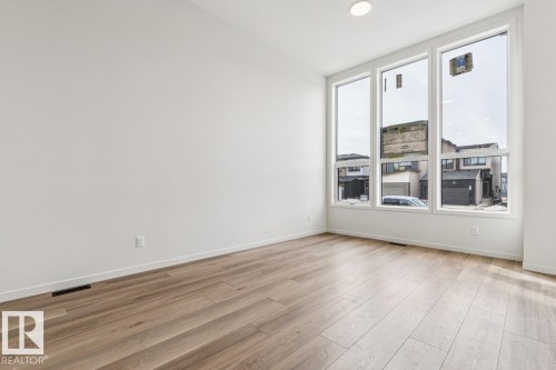 319 30 Street, Edmonton, AB - Indoor Photo Showing Other Room