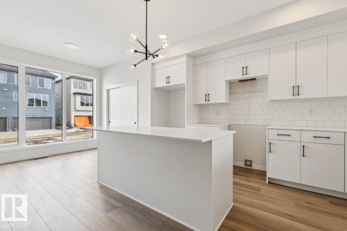 319 30 Street, Edmonton, AB - Indoor Photo Showing Kitchen