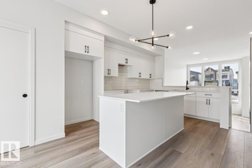 319 30 Street, Edmonton, AB - Indoor Photo Showing Kitchen
