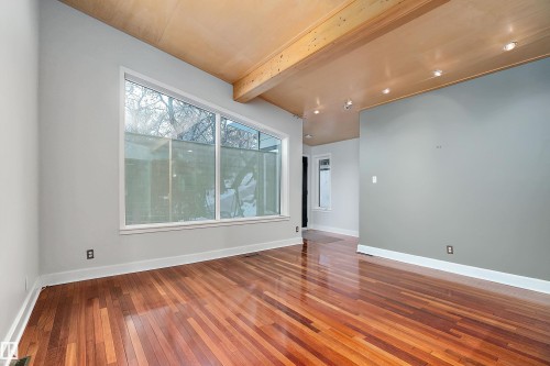 9716 88 Avenue, Edmonton, AB - Indoor Photo Showing Other Room