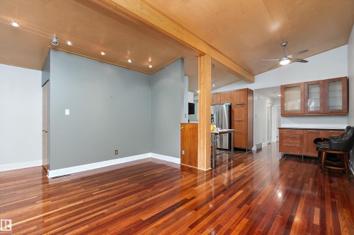 9716 88 Avenue, Edmonton, AB - Indoor