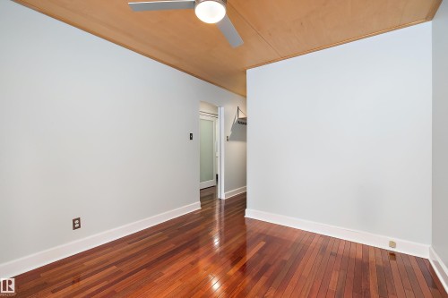 9716 88 Avenue, Edmonton, AB - Indoor Photo Showing Other Room