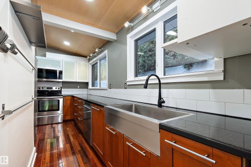 9716 88 Avenue, Edmonton, AB - Indoor Photo Showing Kitchen