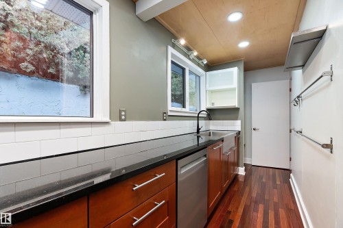 9716 88 Avenue, Edmonton, AB - Indoor Photo Showing Kitchen
