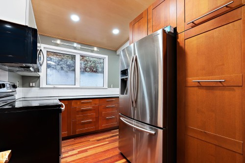 9716 88 Avenue, Edmonton, AB - Indoor Photo Showing Kitchen