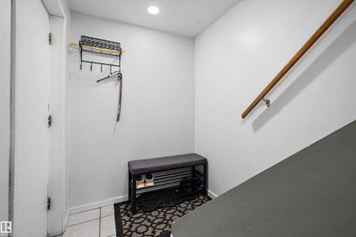 9716 88 Avenue, Edmonton, AB - Indoor Photo Showing Other Room