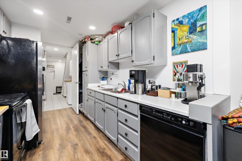 9716 88 Avenue, Edmonton, AB - Indoor Photo Showing Kitchen