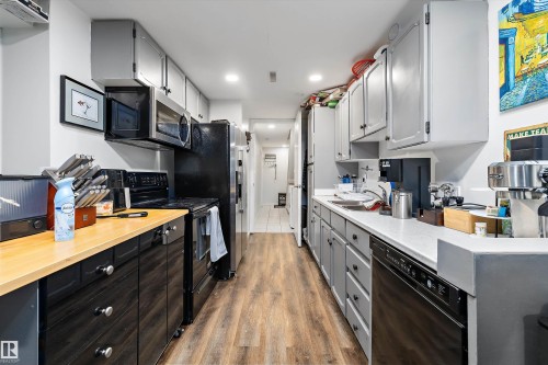 9716 88 Avenue, Edmonton, AB - Indoor Photo Showing Kitchen