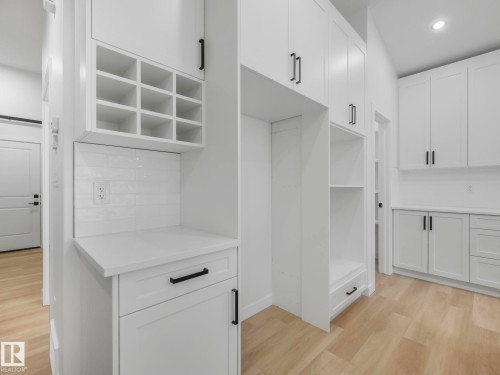 3138 Magpie Wy, Edmonton, AB - Indoor