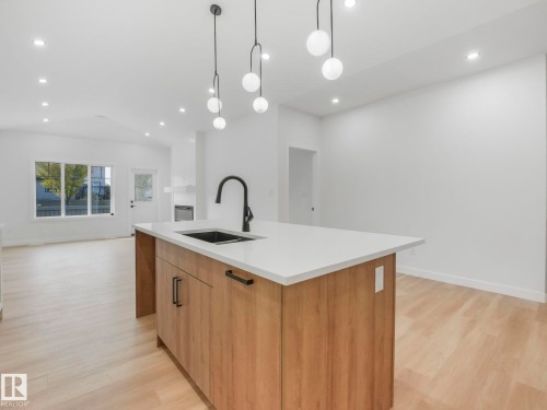 3138 Magpie Wy, Edmonton, AB - Indoor Photo Showing Kitchen