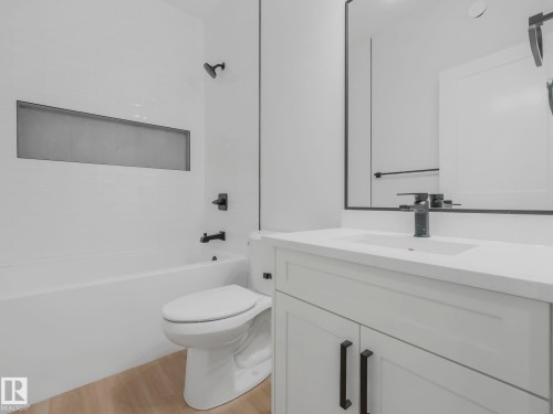 3138 Magpie Wy, Edmonton, AB - Indoor Photo Showing Bathroom