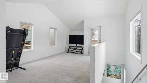 10817 75 Avenue, Edmonton, AB - Indoor