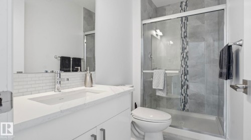 10817 75 Avenue, Edmonton, AB - Indoor Photo Showing Bathroom