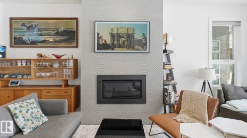 10817 75 Avenue, Edmonton, AB - Indoor Photo Showing Living Room