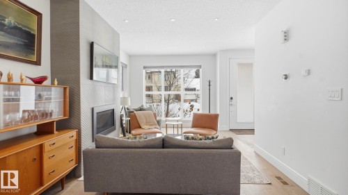 10817 75 Avenue, Edmonton, AB - Indoor