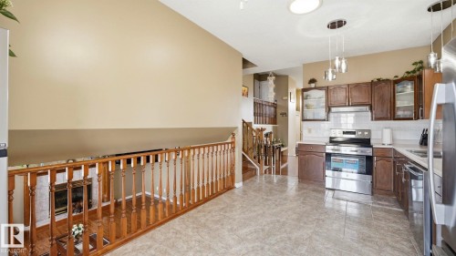 1120 Kane Wynd, Edmonton, AB - Indoor Photo Showing Kitchen