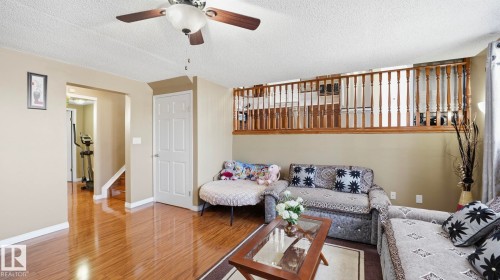 1120 Kane Wynd, Edmonton, AB - Indoor Photo Showing Living Room