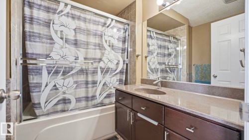 1120 Kane Wynd, Edmonton, AB - Indoor Photo Showing Bathroom