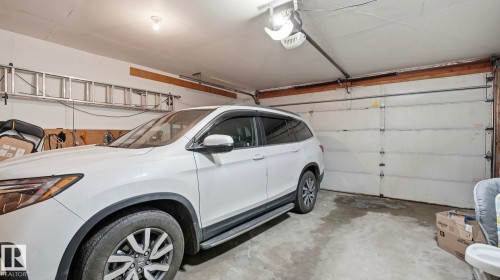 1120 Kane Wynd, Edmonton, AB - Indoor Photo Showing Garage