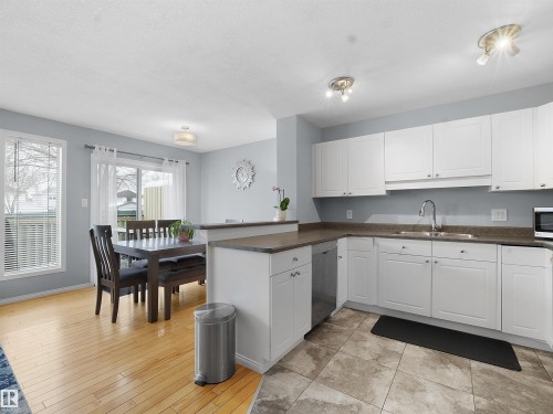 48 2004 Grantham Crest, Edmonton, AB - Indoor