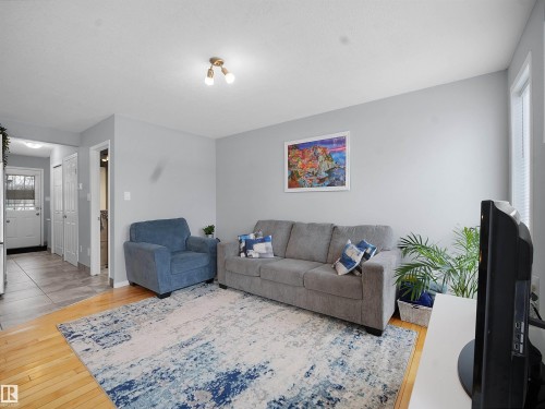 48 2004 Grantham Crest, Edmonton, AB - Indoor Photo Showing Living Room