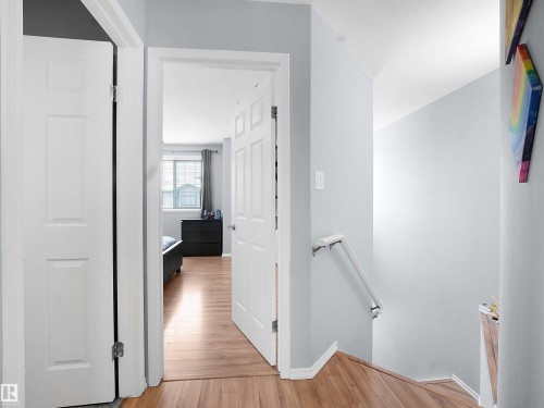 48 2004 Grantham Crest, Edmonton, AB - Indoor Photo Showing Other Room